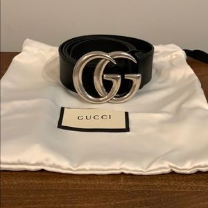 Gucci black and sliver logo belt